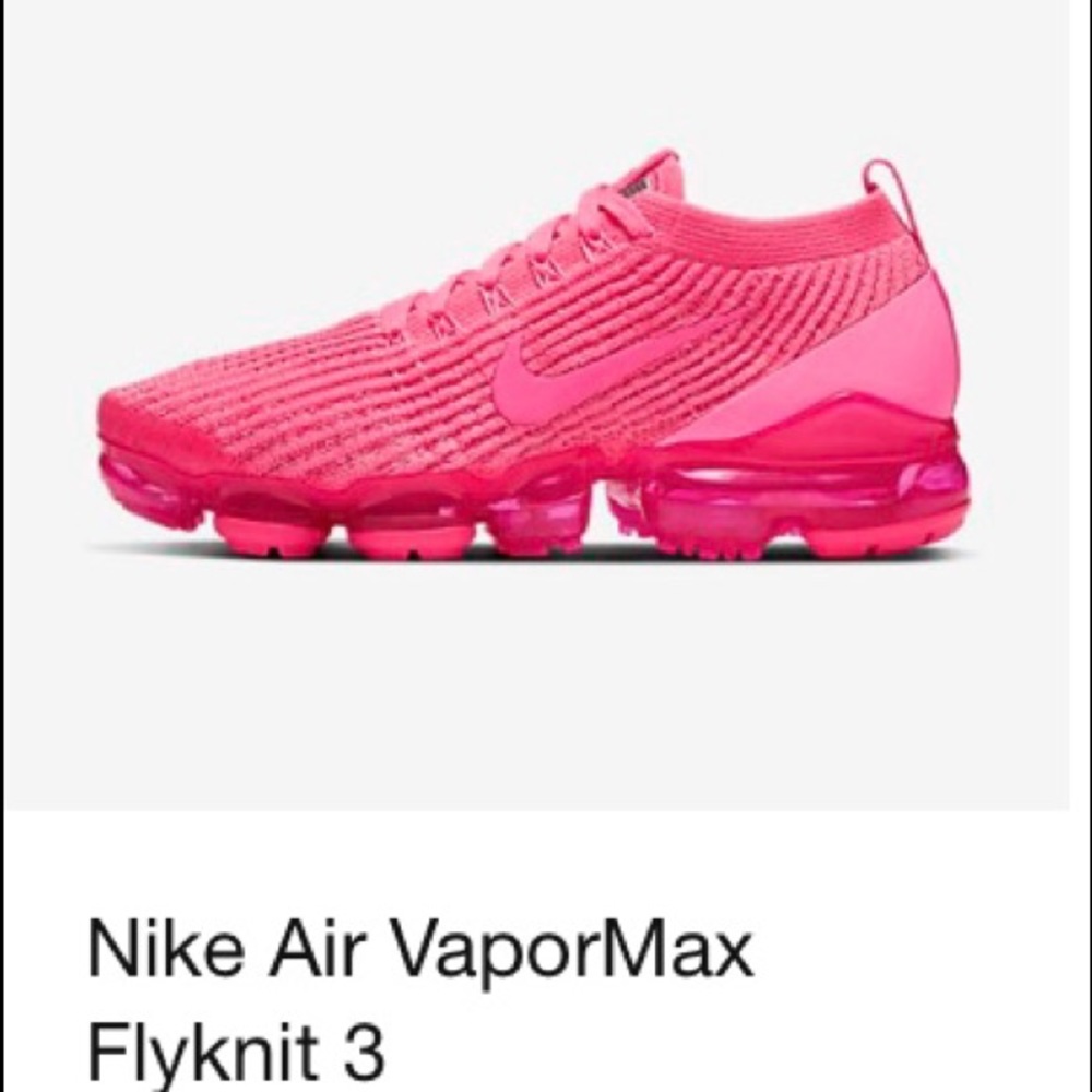 NEW Women’s Hyper Pink Knit Nike’s Size 12